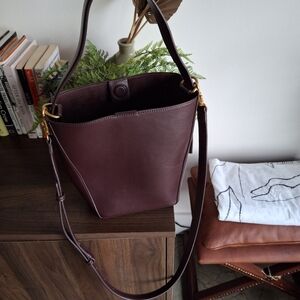 Elegant Burgundy Leather Shoulder Bag